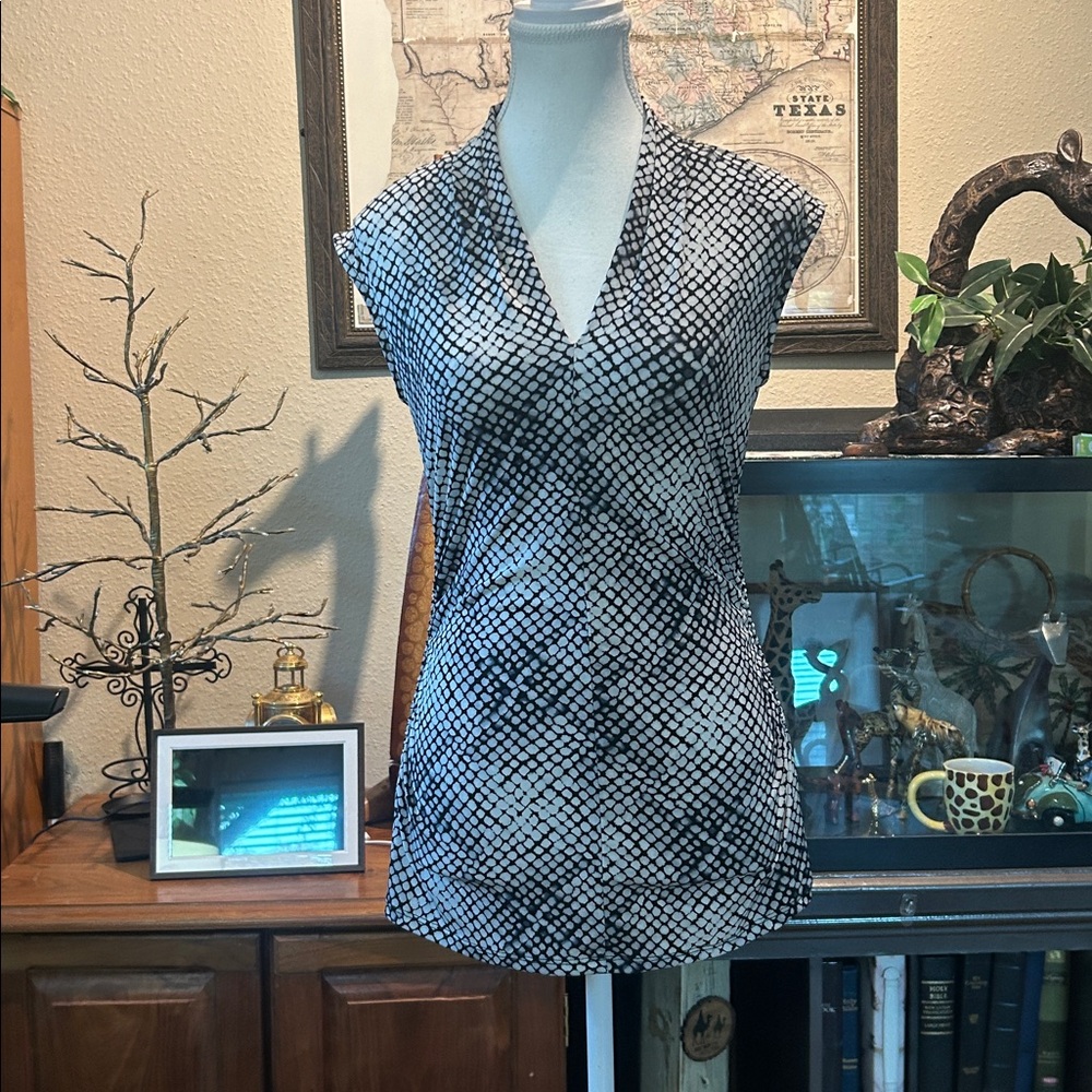 Vince Camuto Black Grey and white geometric pattern V-neck Sleeveless Blouse